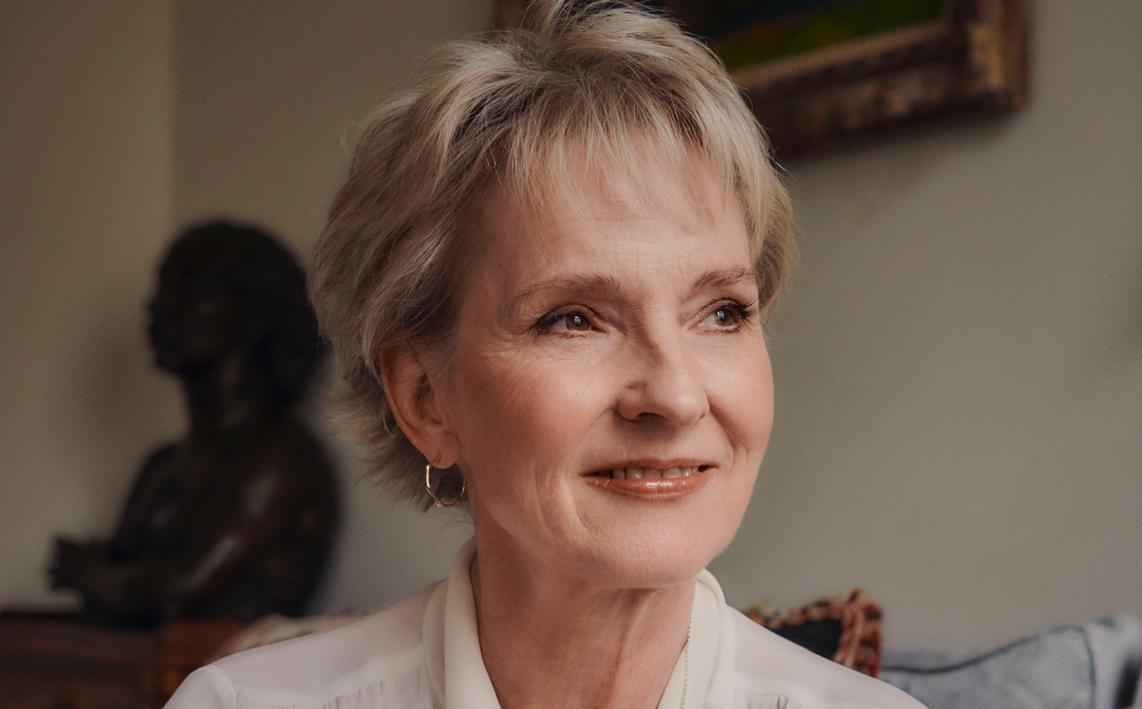 Portrait of Julia Samuel, a psychologist.